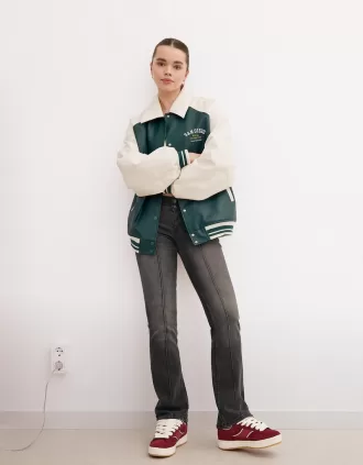 Lågmodiga bootcut-jeans