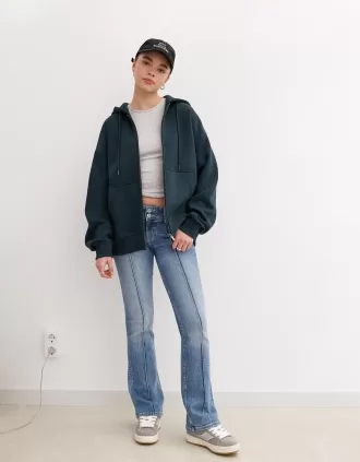Lågmodiga bootcut-jeans