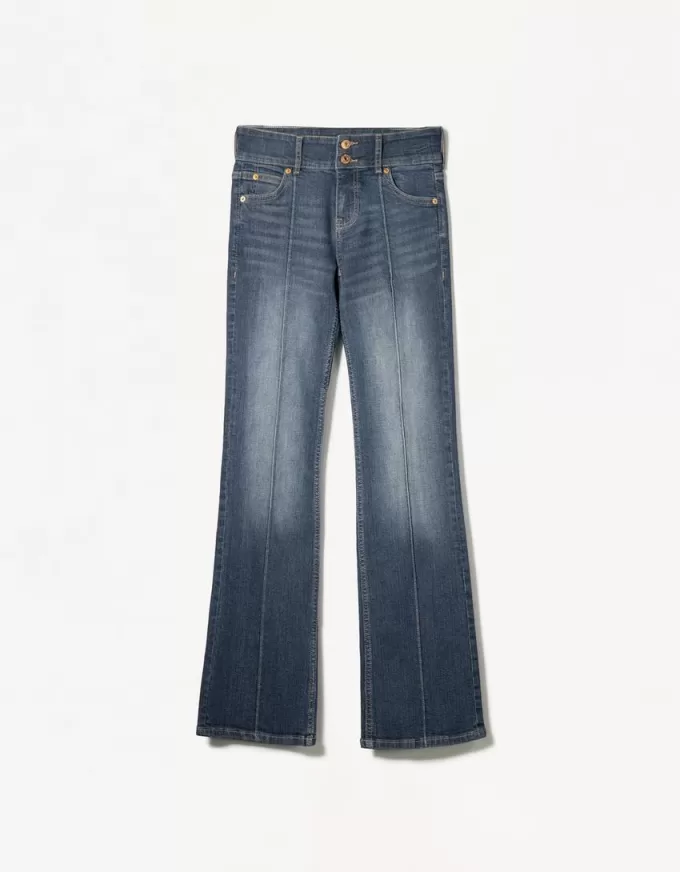 Lågmodiga bootcut-jeans