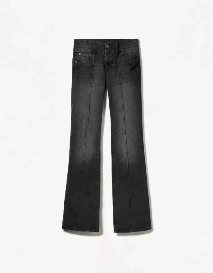 Lågmodiga bootcut-jeans