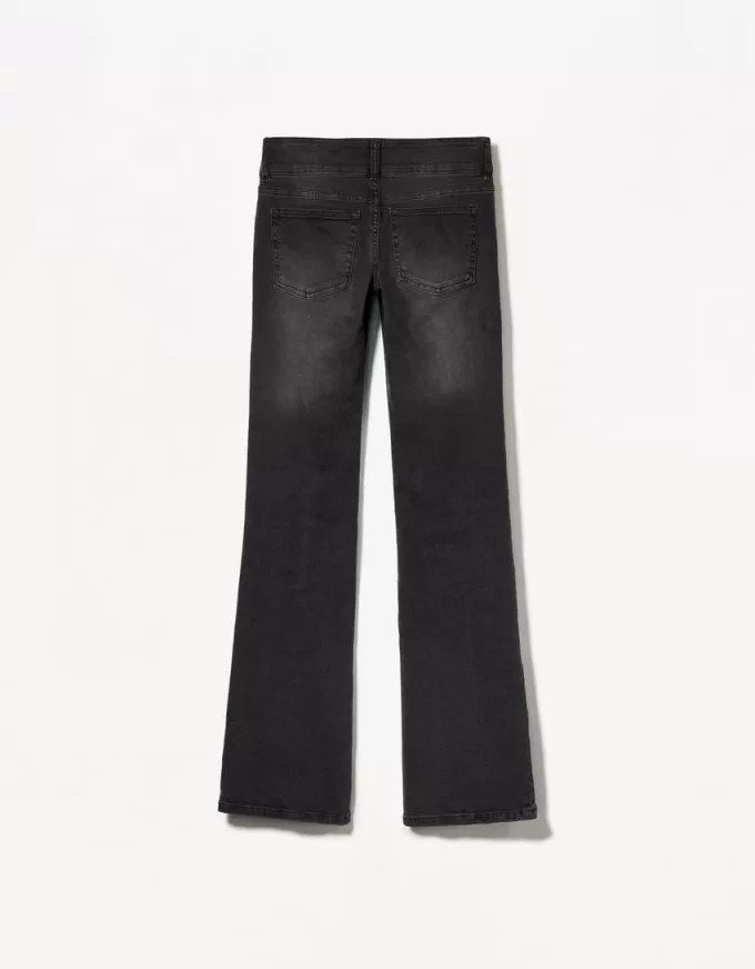 Lågmodiga bootcut-jeans