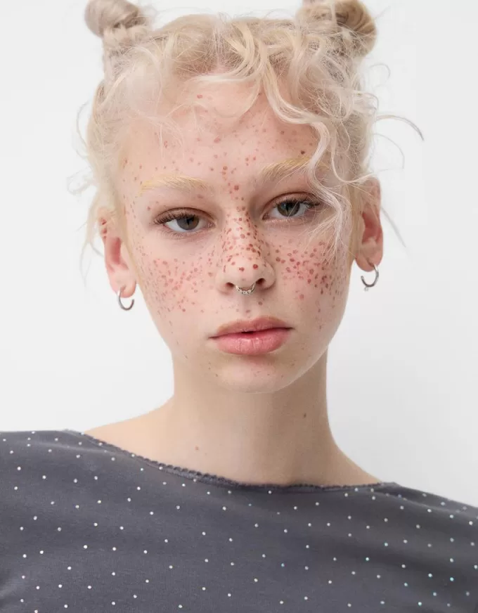 Långärmad T-shirt med heltäckande strass Långärmad T-shirt med heltäckande strass