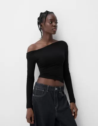 Långärmad asymmetrisk T-shirt