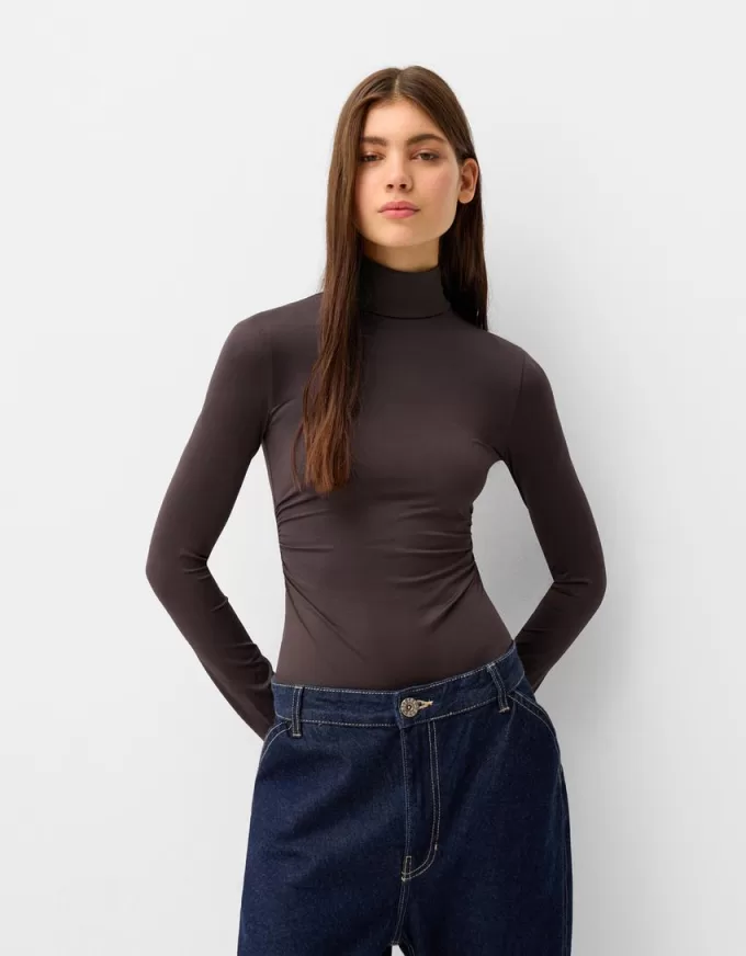 Långärmad body med hög hals Långärmad body med hög hals