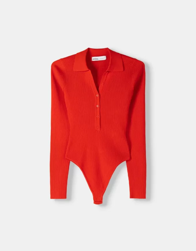 Långärmad bodysuit med utskuren polokrage Långärmad bodysuit med utskuren polokrage