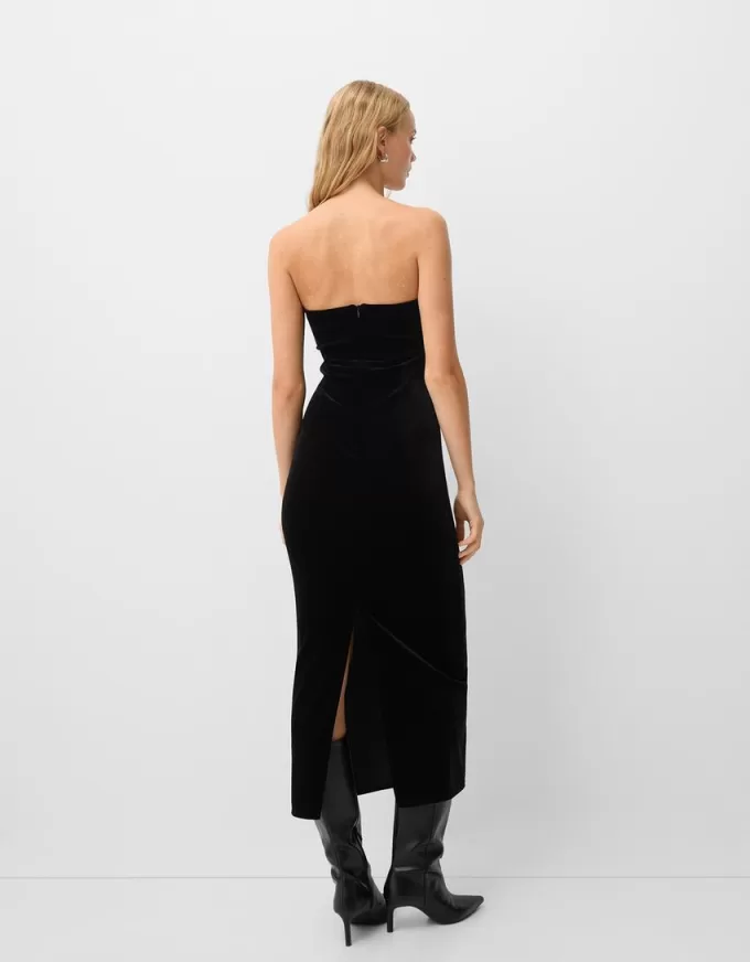 Midiklänning i bandeau sammet Midiklänning i bandeau sammet