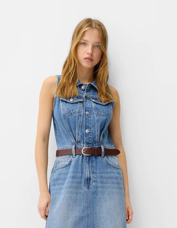 Midiklänning i jeans med skärp Midiklänning i jeans med skärp