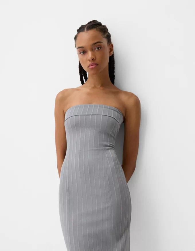 Midiklänning med bandeau-ringning Midiklänning med bandeau-ringning