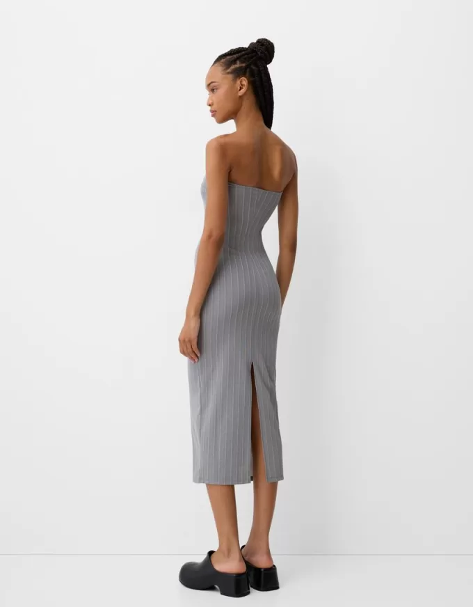 Midiklänning med bandeau-ringning Midiklänning med bandeau-ringning