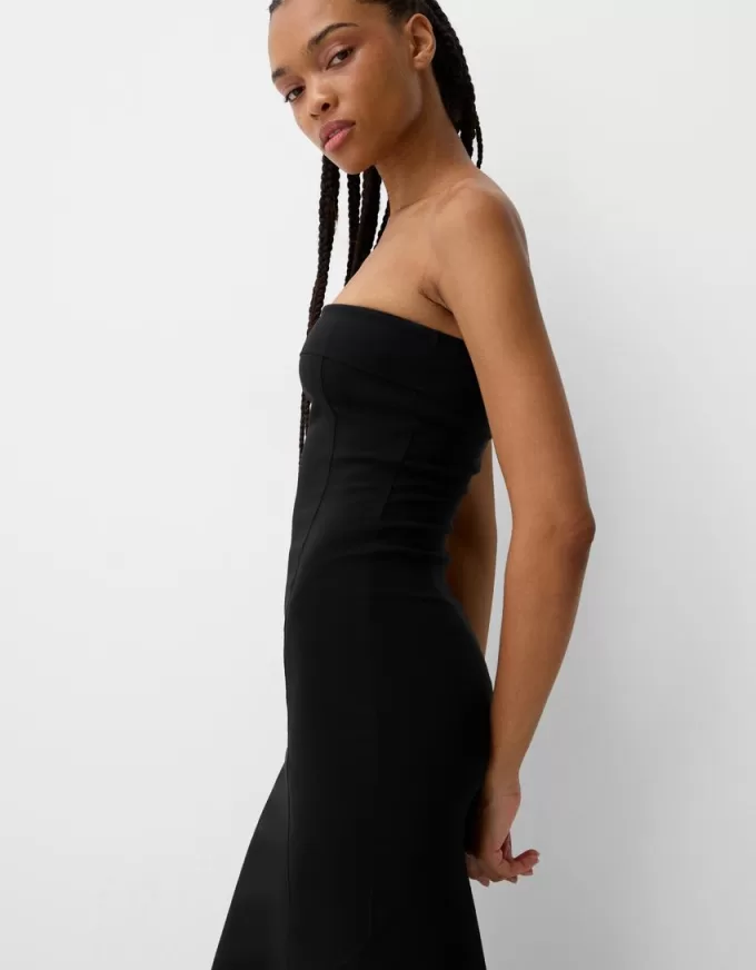 Midiklänning med bandeau-ringning Midiklänning med bandeau-ringning