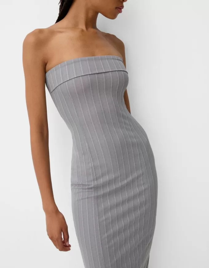 Midiklänning med bandeau-ringning Midiklänning med bandeau-ringning