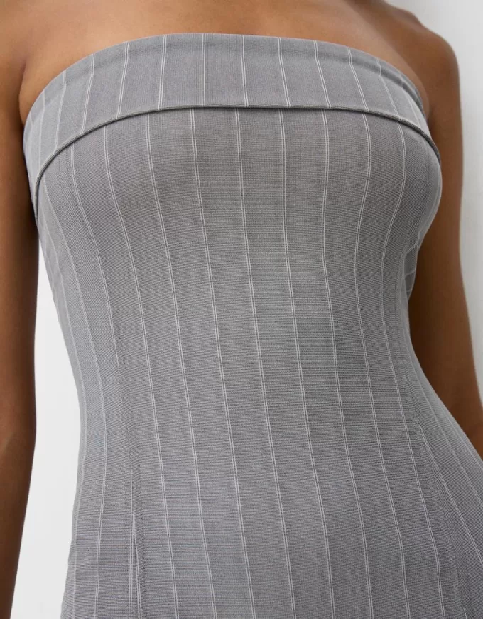 Midiklänning med bandeau-ringning Midiklänning med bandeau-ringning