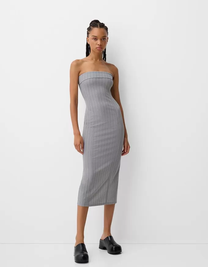 Midiklänning med bandeau-ringning Midiklänning med bandeau-ringning