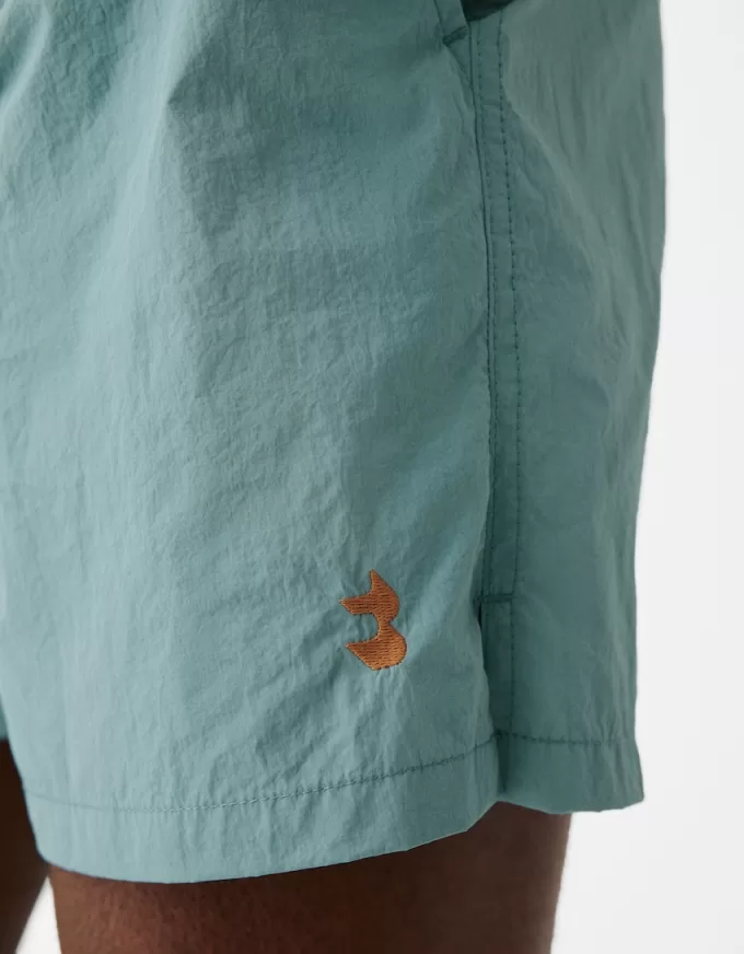 Monokrom boardshorts med boxy-fit passform Monokrom boardshorts med boxy-fit passform