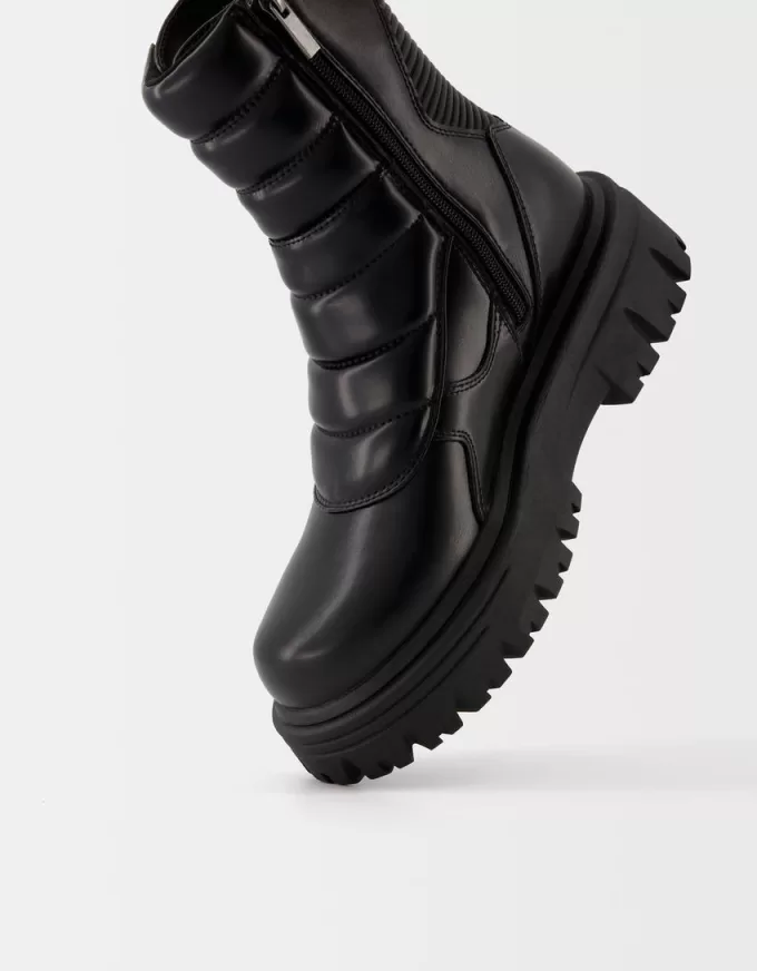 Platform ankelboots med spännen Platform ankelboots med spännen