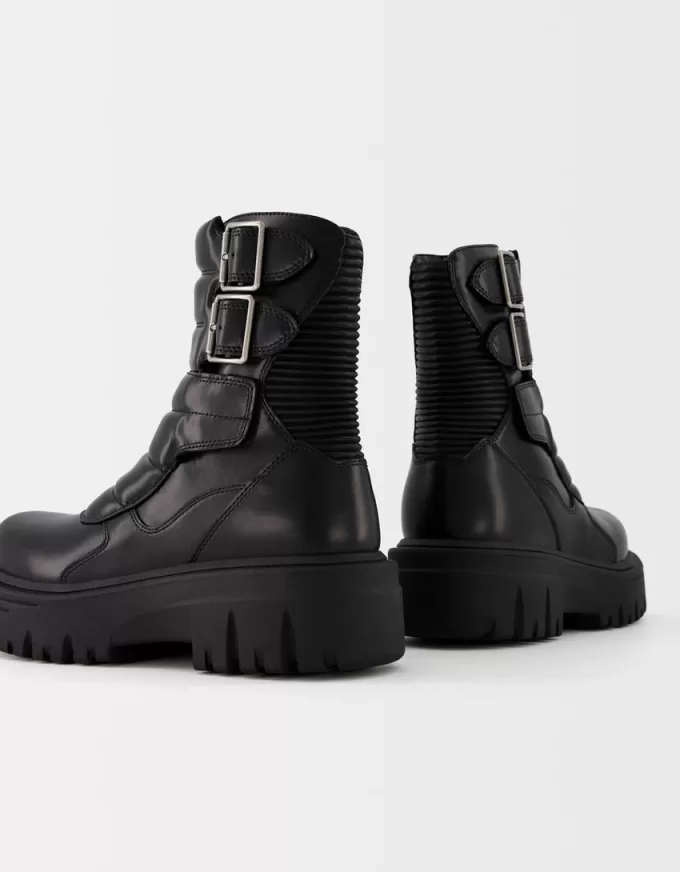 Platform ankelboots med spännen Platform ankelboots med spännen