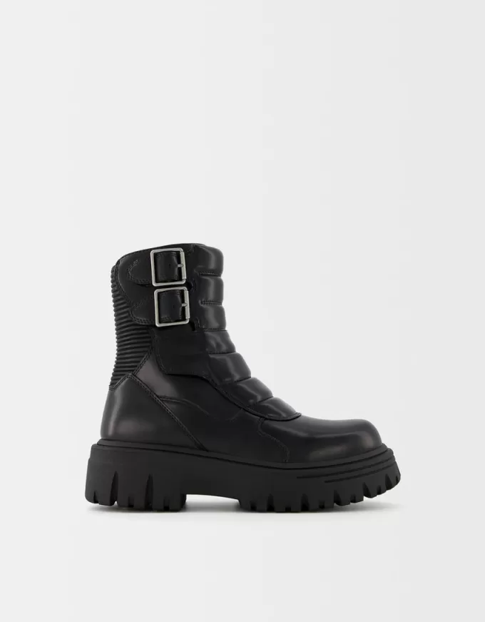 Platform ankelboots med spännen Platform ankelboots med spännen