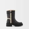 Platta ankelboots med falska shearlingdetalj Platta ankelboots med falska shearlingdetalj