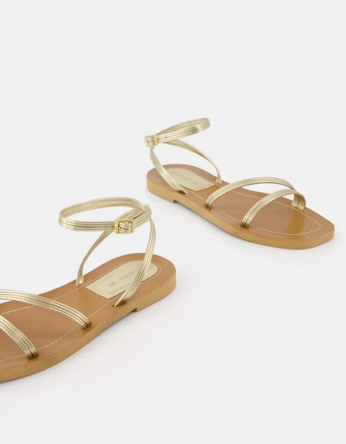 Platta sandaler i metall med rem Platta sandaler i metall med rem
