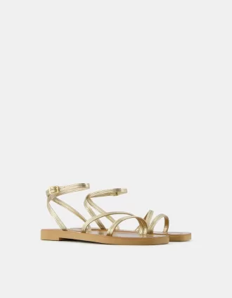 Platta sandaler i metall med rem