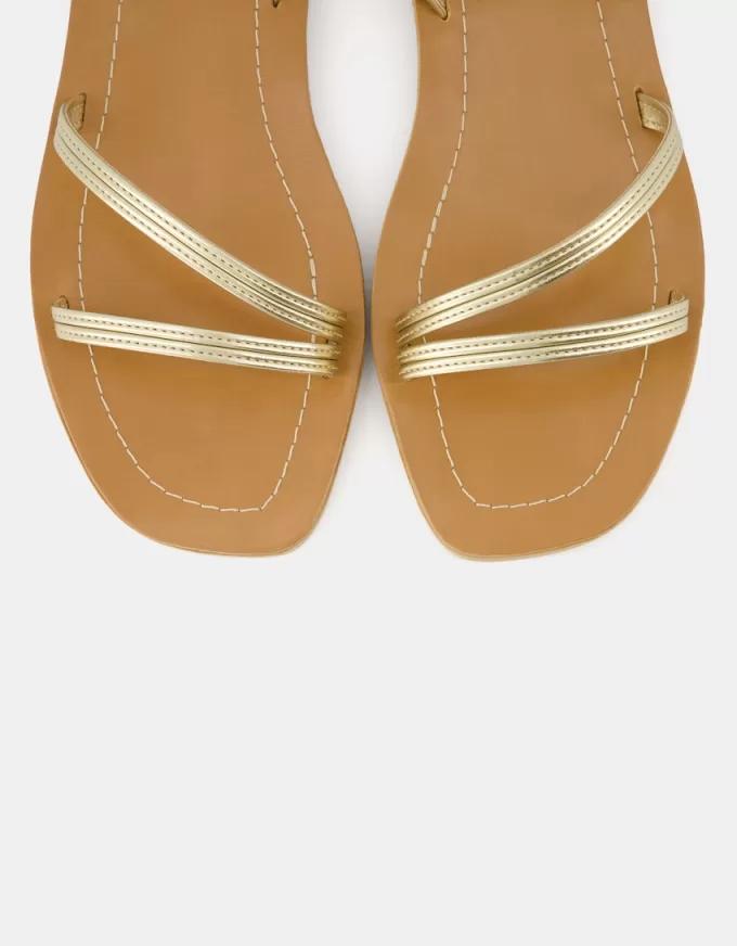 Platta sandaler i metall med rem Platta sandaler i metall med rem