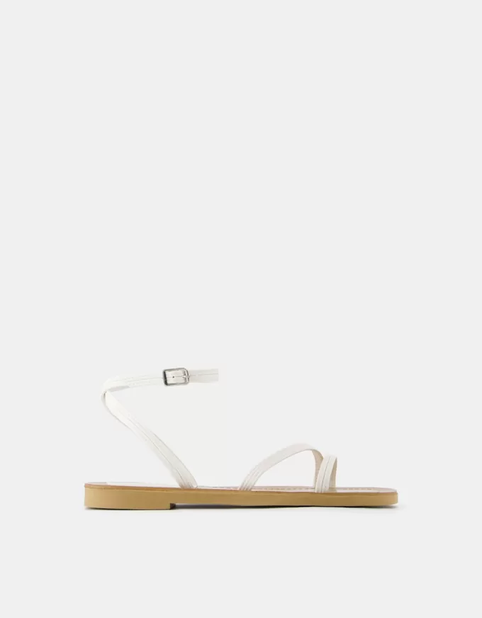 Platta sandaler med remmar Platta sandaler med remmar