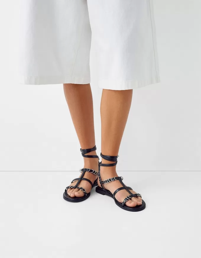 Platta sandaler med ringdetaljer Platta sandaler med ringdetaljer
