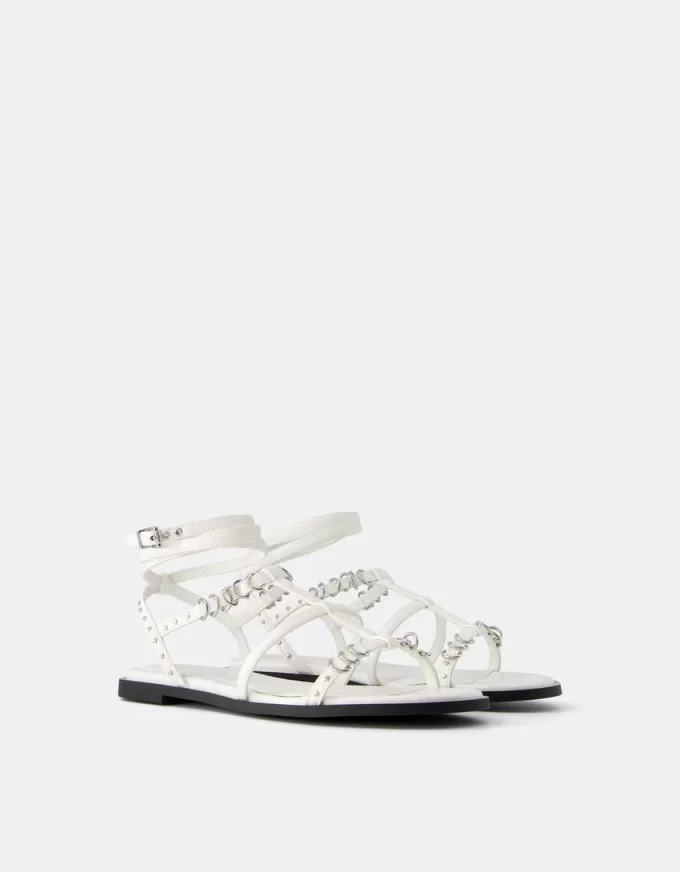 Platta sandaler med ringdetaljer Platta sandaler med ringdetaljer