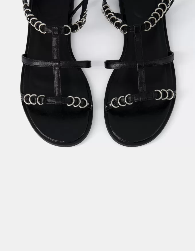 Platta sandaler med ringdetaljer Platta sandaler med ringdetaljer