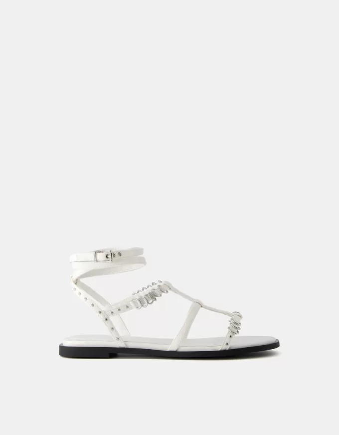 Platta sandaler med ringdetaljer Platta sandaler med ringdetaljer