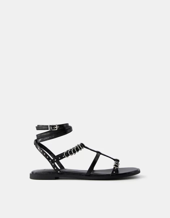 Platta sandaler med ringdetaljer Platta sandaler med ringdetaljer