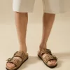 Platta sandaler med spännade läder Platta sandaler med spännade läder