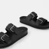 Platta sandaler med spännade läder Platta sandaler med spännade läder