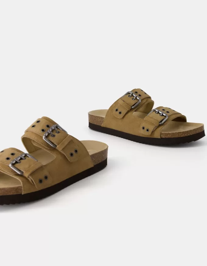 Platta sandaler med spännade läder Platta sandaler med spännade läder