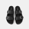 Platta sandaler med spännade läder Platta sandaler med spännade läder