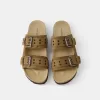 Platta sandaler med spännade läder Platta sandaler med spännade läder