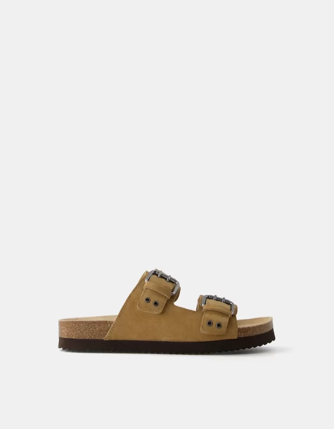 Platta sandaler med spännade läder Platta sandaler med spännade läder