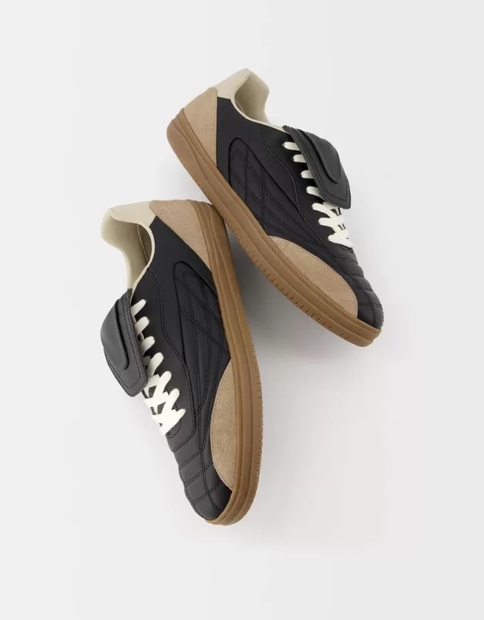 Retro fotbollssneakers med plös Retro fotbollssneakers med plös