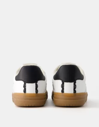 Retro sneakers med spetsdetalj