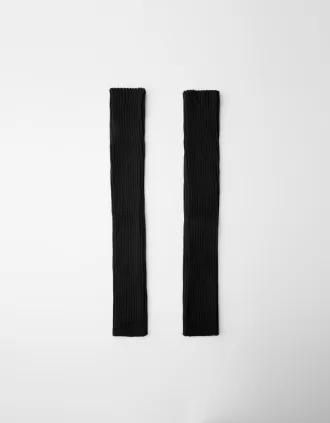 Ribbstickade benvärmare