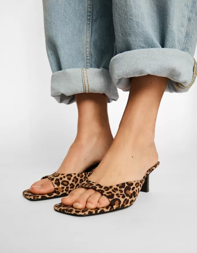 Sandaler för kattungar med djurtryck Sandaler för kattungar med djurtryck