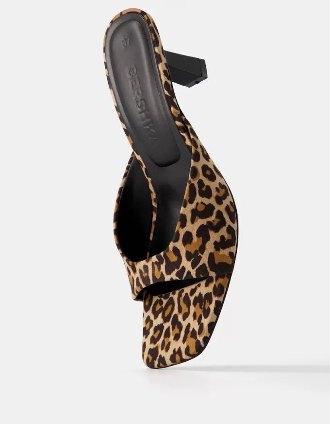 Sandaler för kattungar med djurtryck Sandaler för kattungar med djurtryck