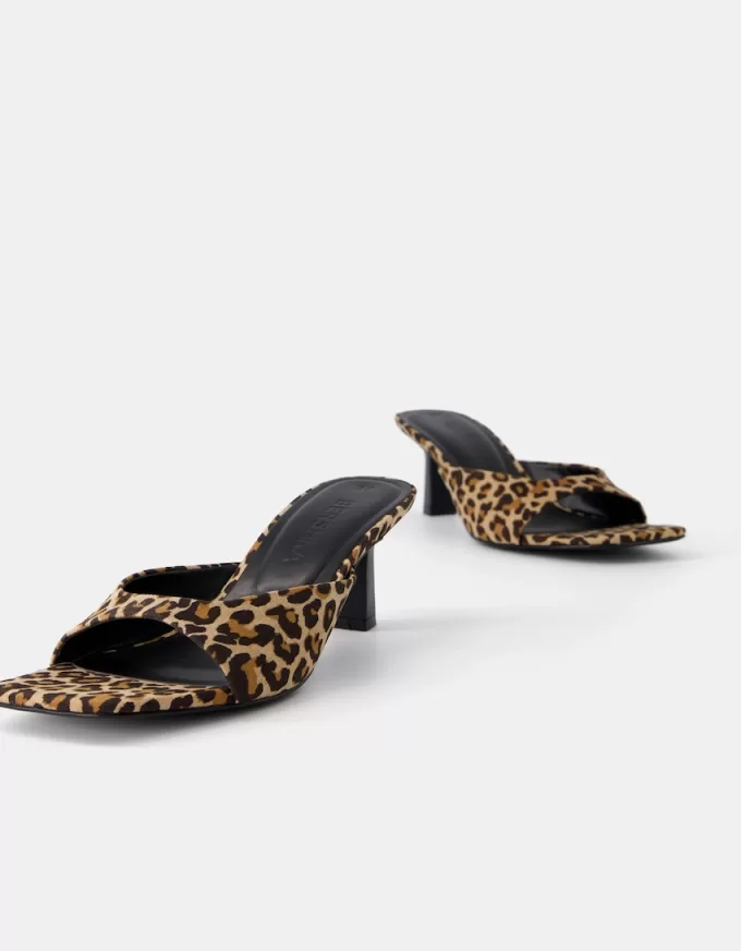Sandaler för kattungar med djurtryck Sandaler för kattungar med djurtryck