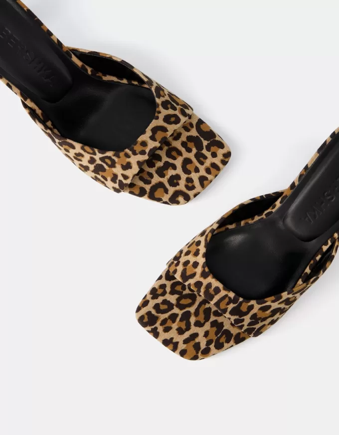 Sandaler för kattungar med djurtryck Sandaler för kattungar med djurtryck