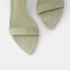 Sandaler i kattklack med spetsig tå Sandaler i kattklack med spetsig tå