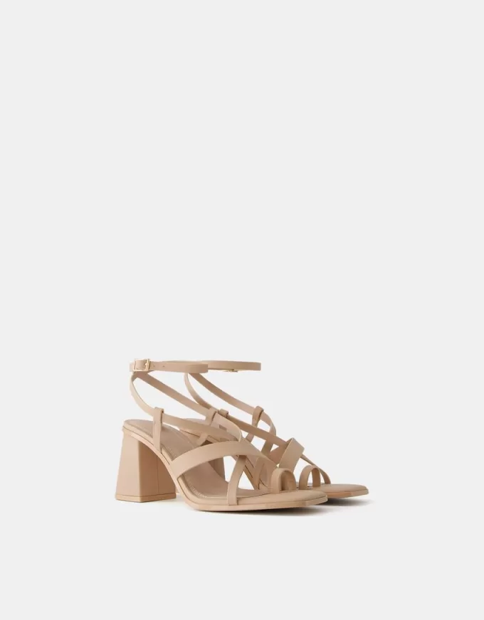 Sandaler med blockklack med flera remmar Sandaler med blockklack med flera remmar