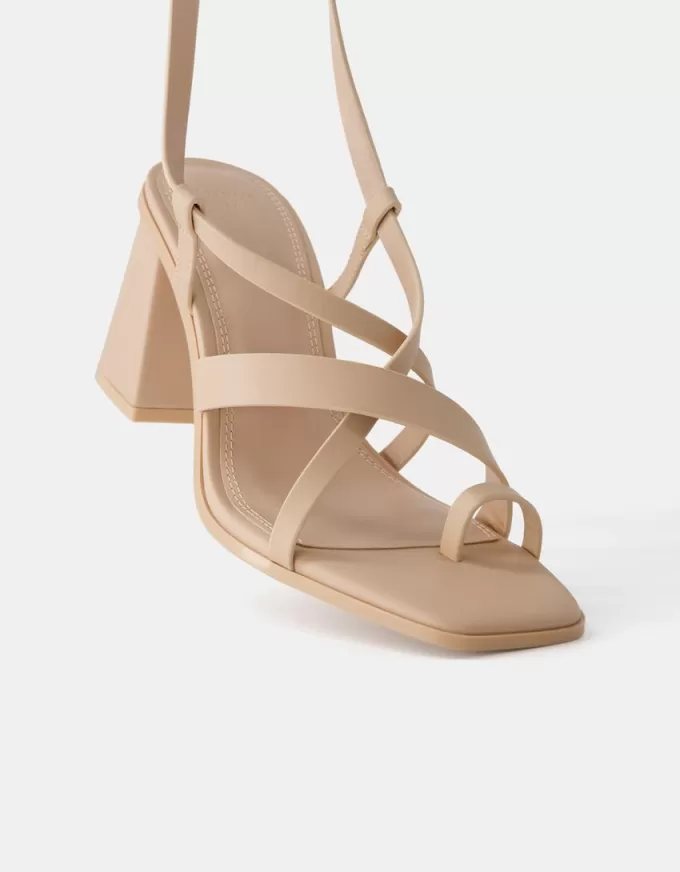 Sandaler med blockklack med flera remmar Sandaler med blockklack med flera remmar