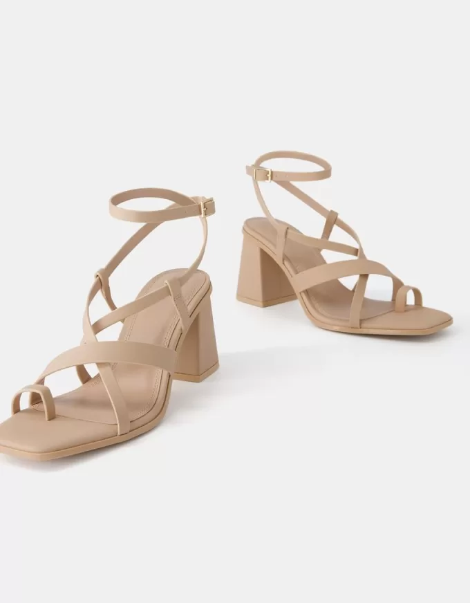 Sandaler med blockklack med flera remmar Sandaler med blockklack med flera remmar