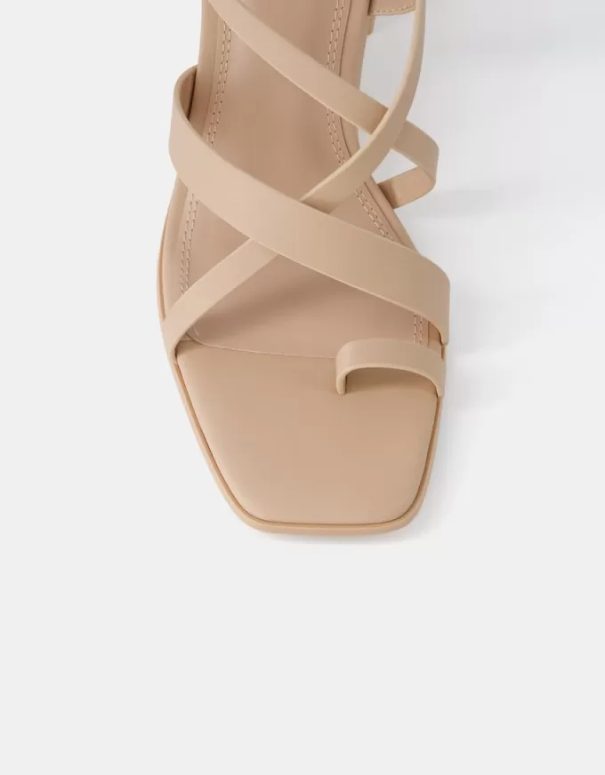 Sandaler med blockklack med flera remmar Sandaler med blockklack med flera remmar