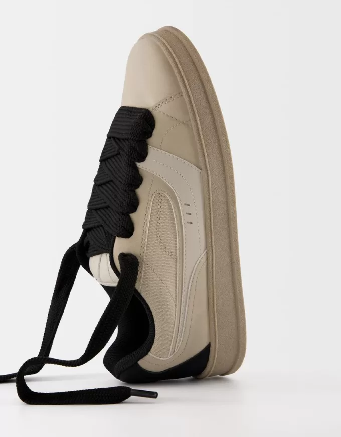 Skatersneakers med XL-snören Skatersneakers med XL-snören